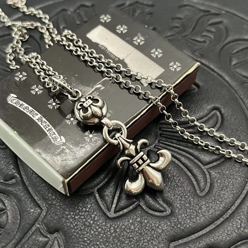 Ch**me He**ts necklaces